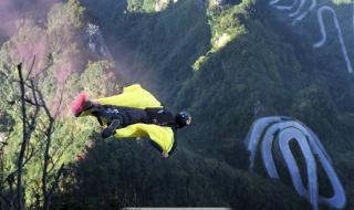 翼装飞行天门山摔死 翼装飞行天门山摔死